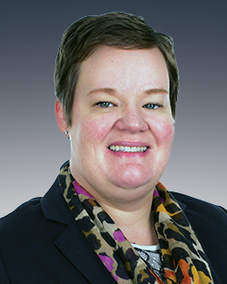 Lynn Davis headshot